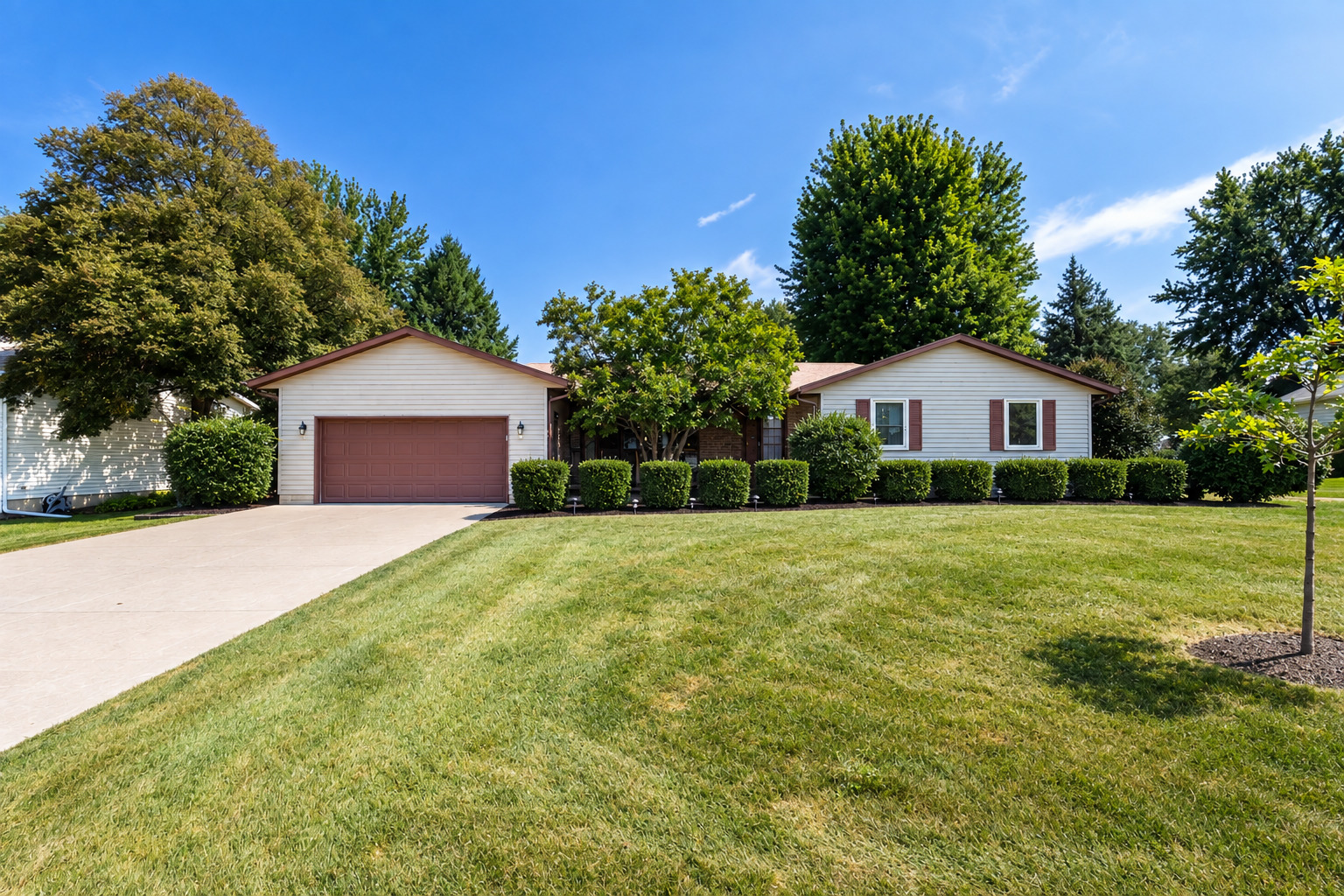 830 Oriole Court — photo