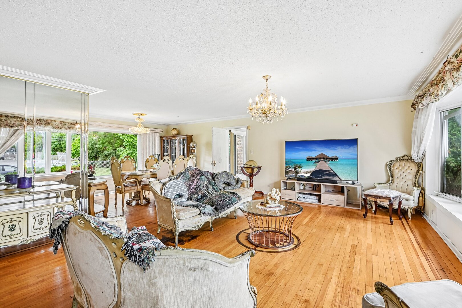 Home in Lincolnwood, IL 60712 — photo 3