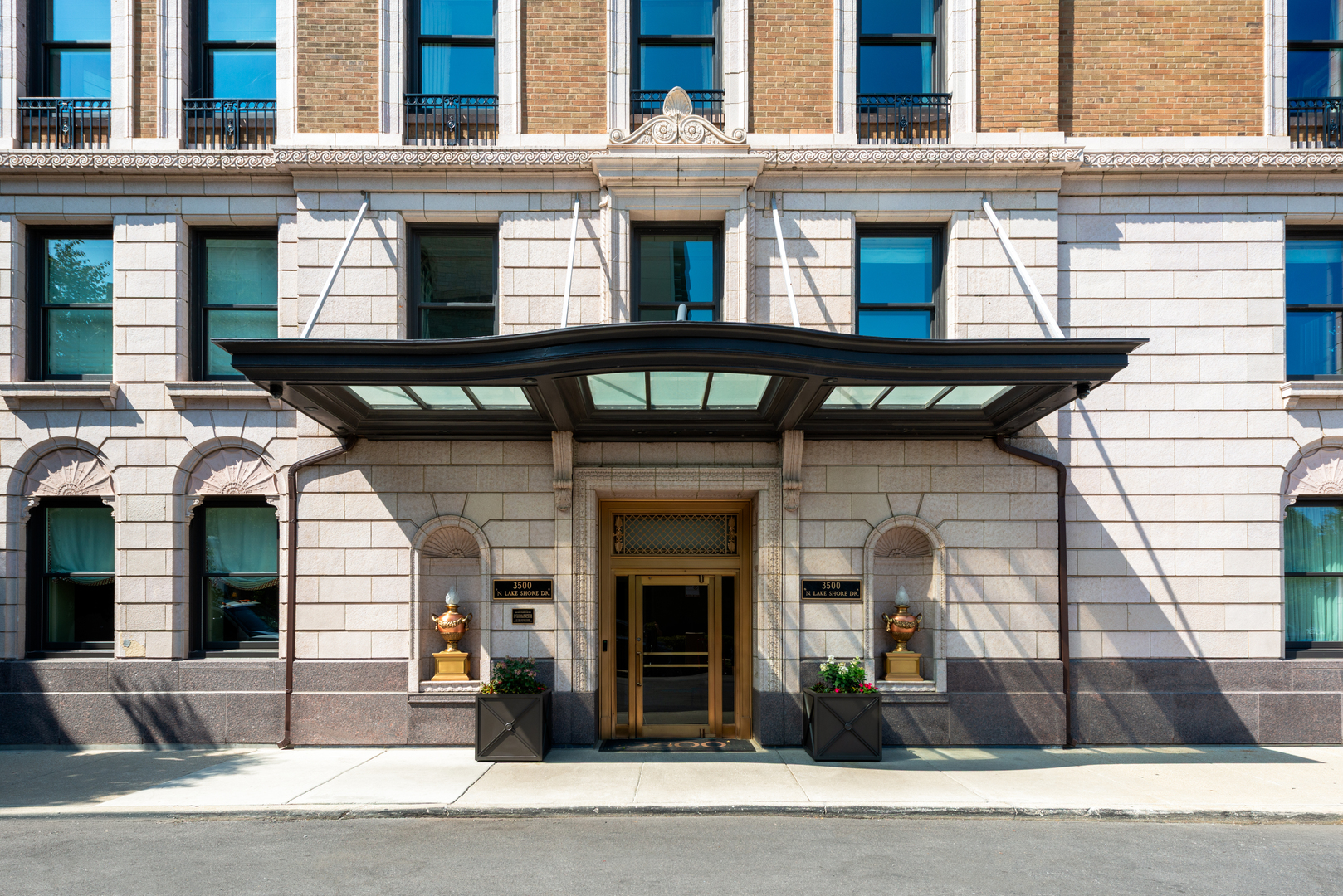 3500 N Lake Shore Drive 6D — photo
