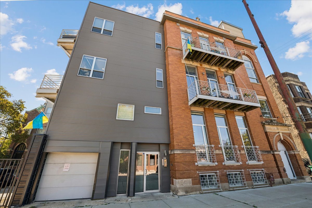 2411 W Walton Street 1C — photo
