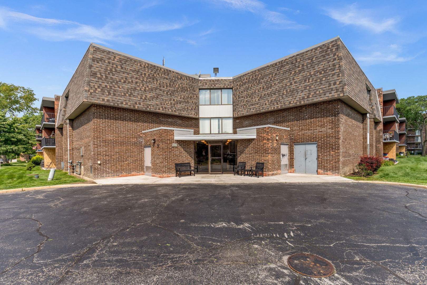 924 S Lake Court 105 — photo