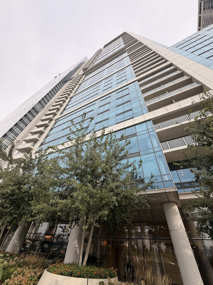 340 E Randolph Street 806 — photo