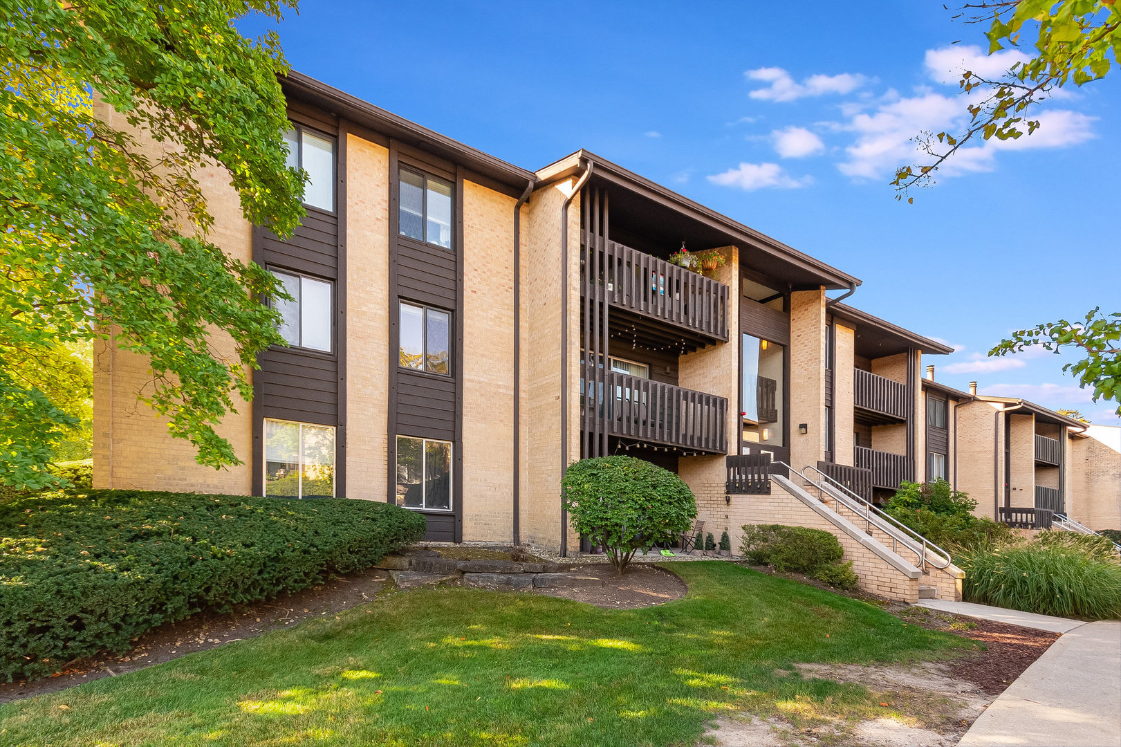 6165 Knoll Wood Court 302 — photo