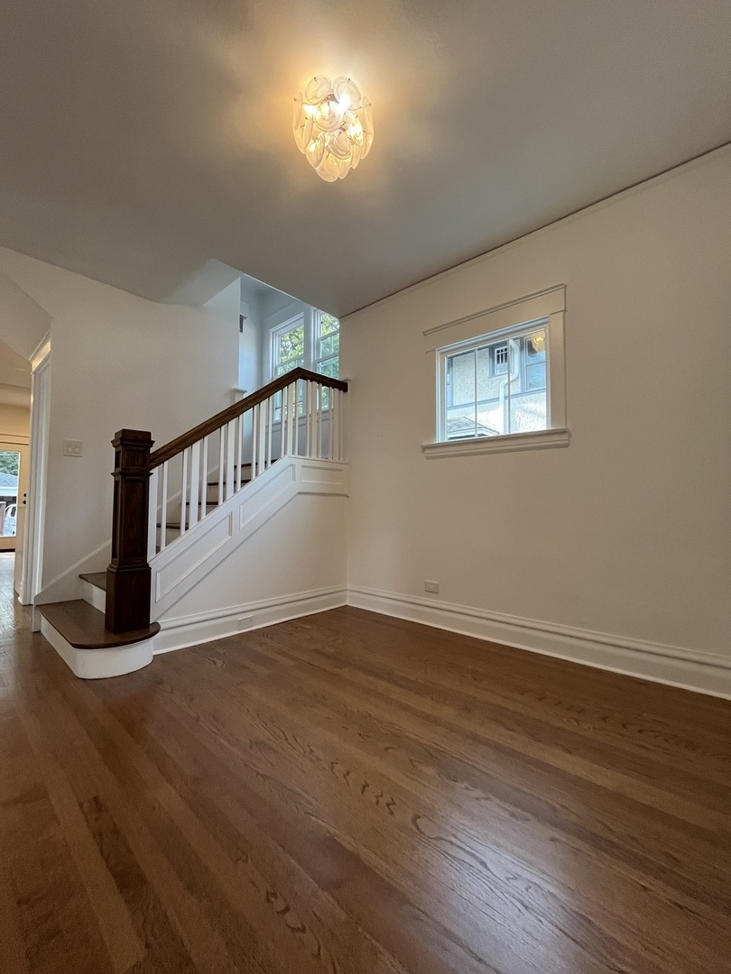 Home in La Grange, IL 60525 — photo 3