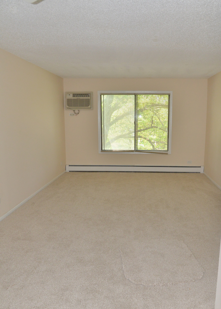 Home in Woodridge, IL 60517 — photo 3