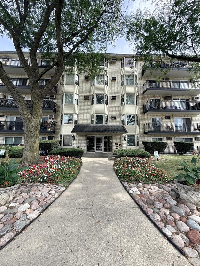 5506 Lincoln Avenue 516 — photo