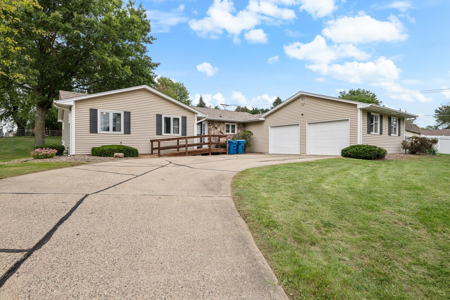 1414 Royal Oak Court — photo