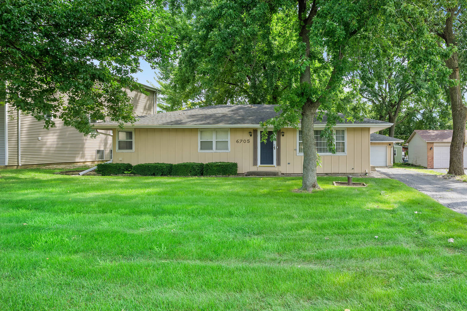 6705 Clarendon Hills Road — photo