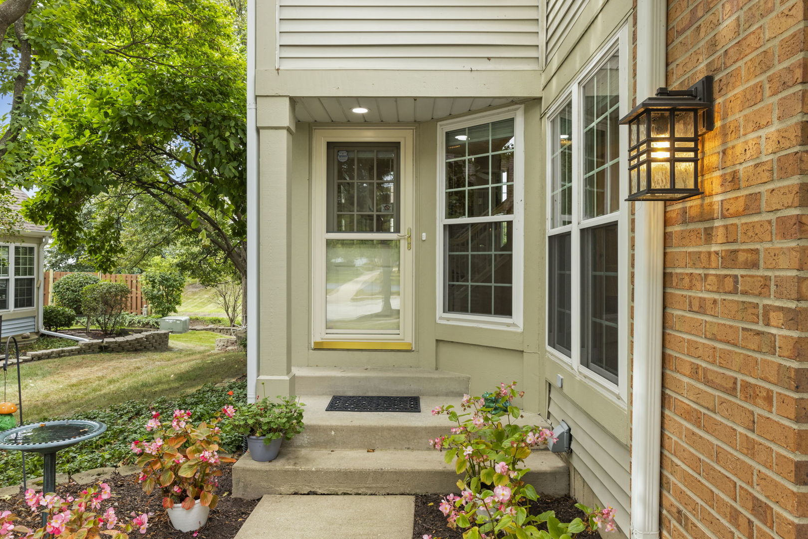 320 Cimarron Road E, Lombard, IL 60148 — photo 2
