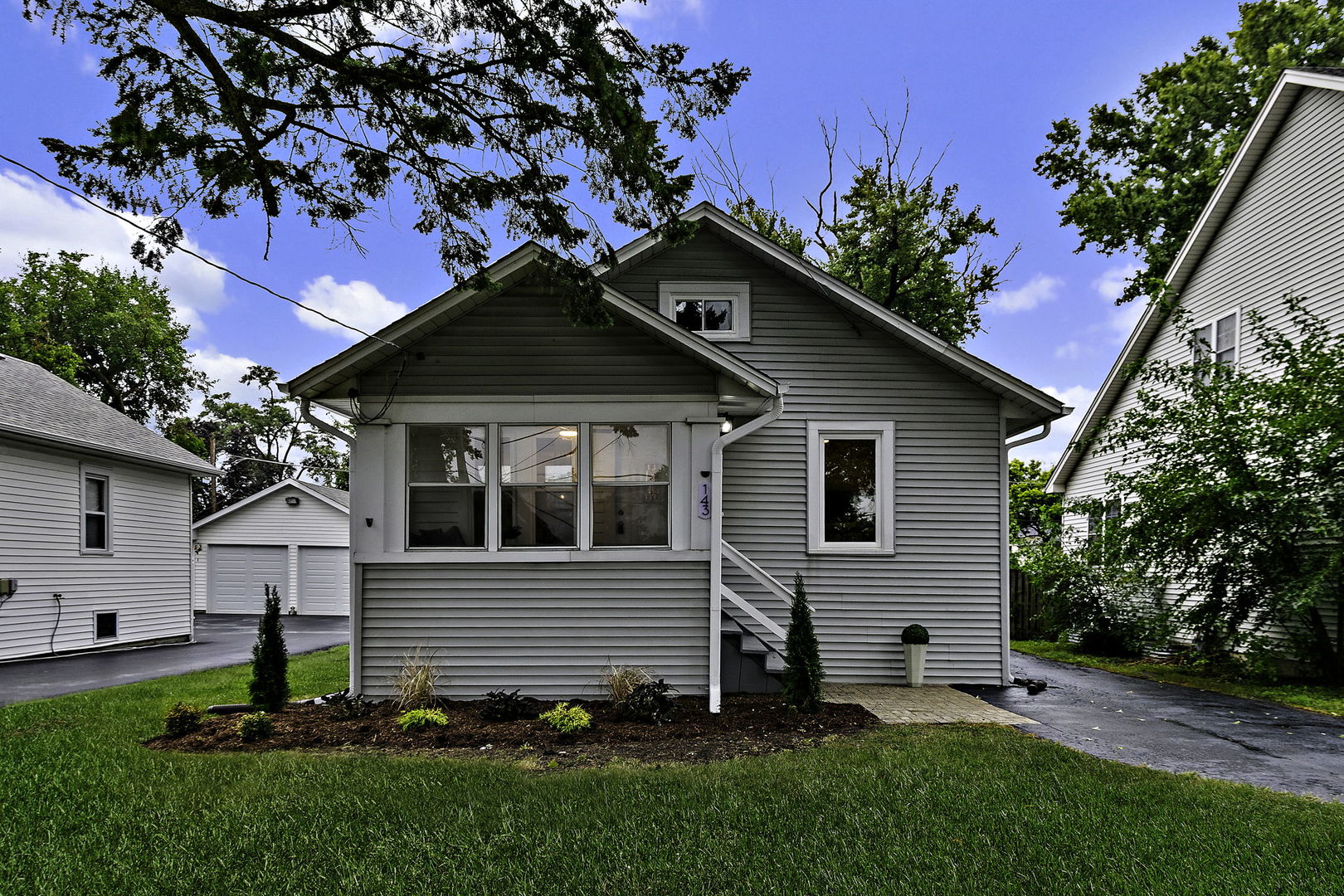 143 E Division Street — photo