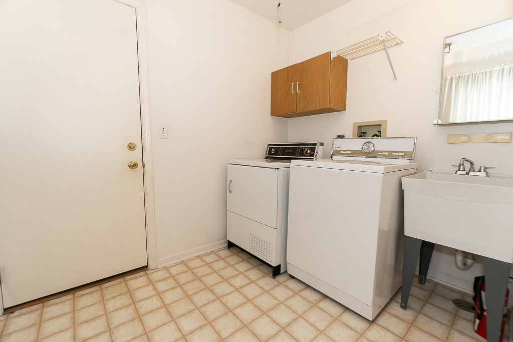 2157 N Lake Shore Circle — photo