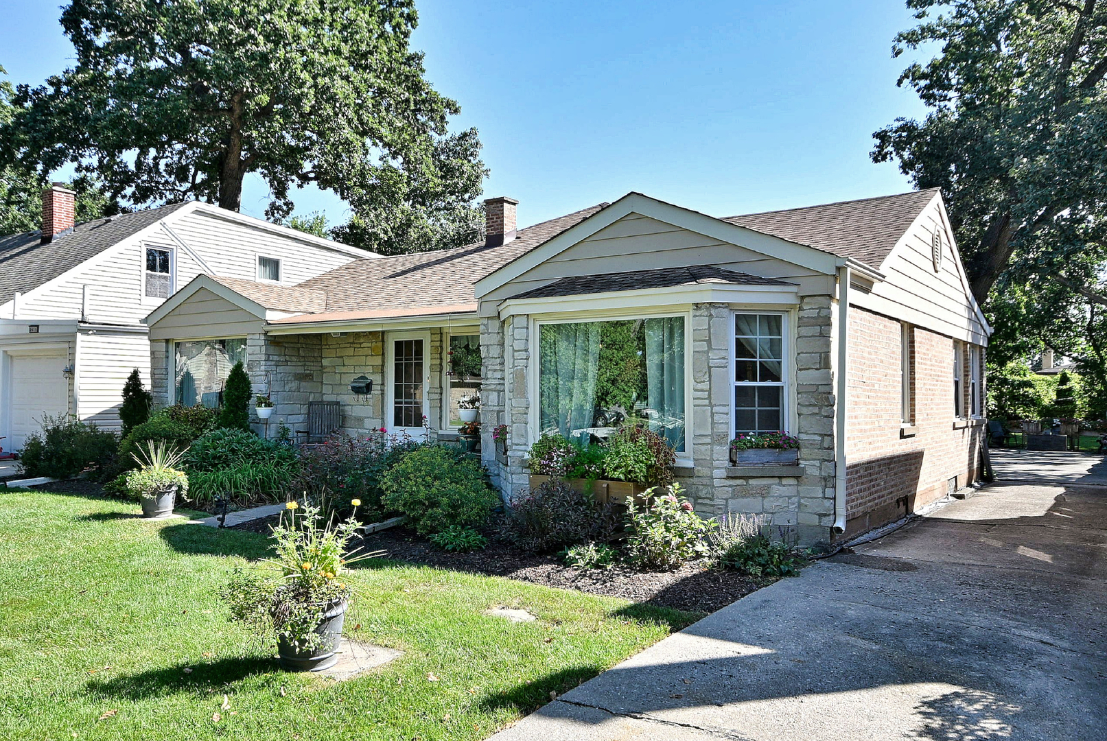 2407 Forest View Avenue — photo