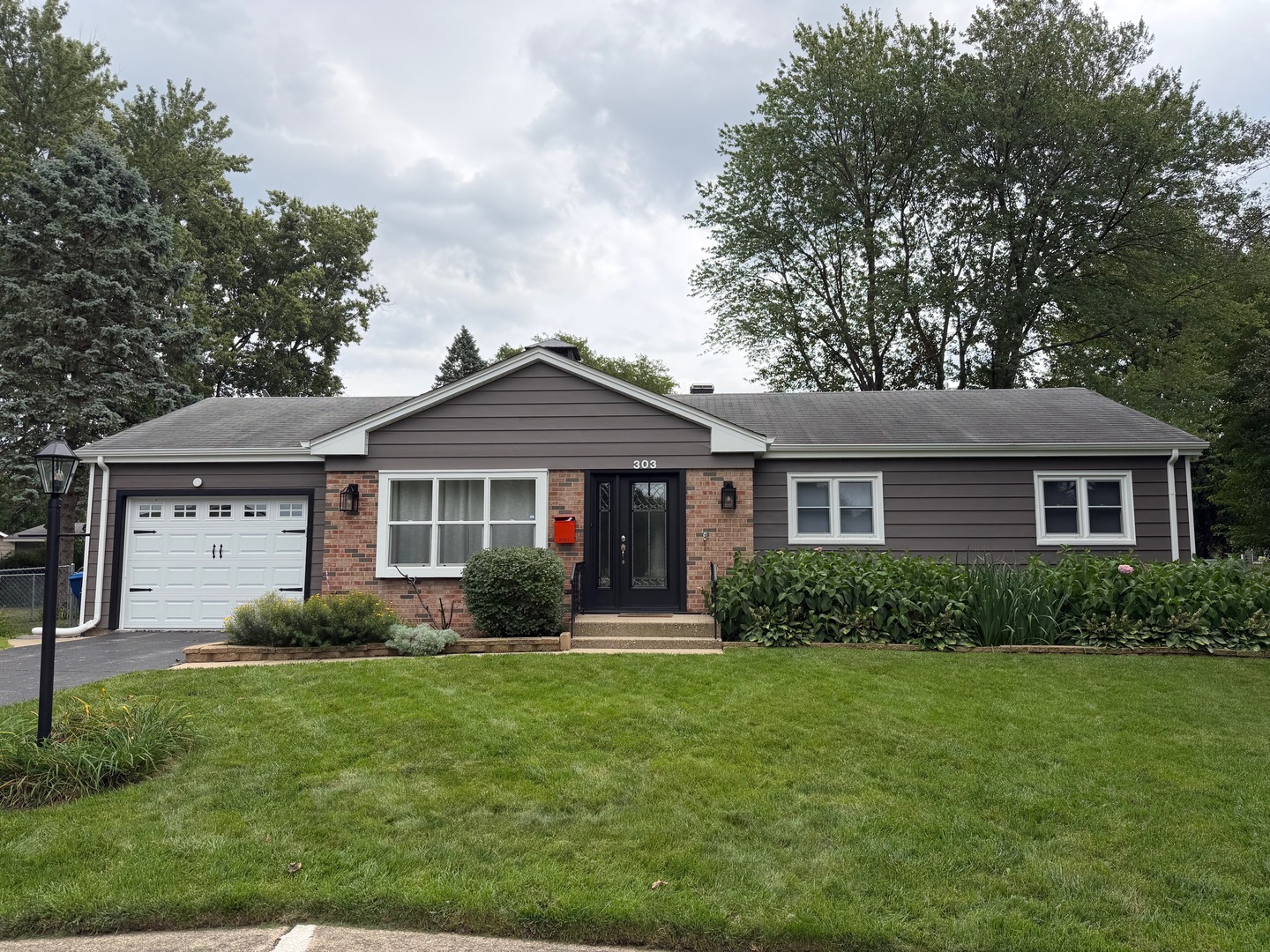 303 Lee Court — photo