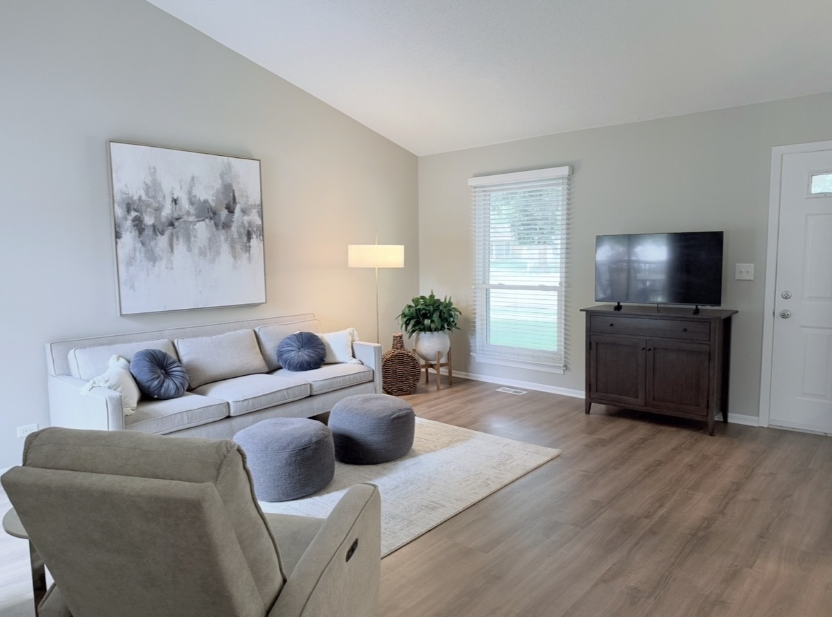 Home in Naperville, IL 60565 — photo 2