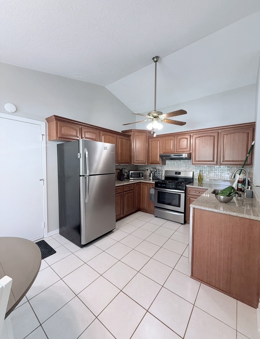 Home in Naperville, IL 60565 — photo 3