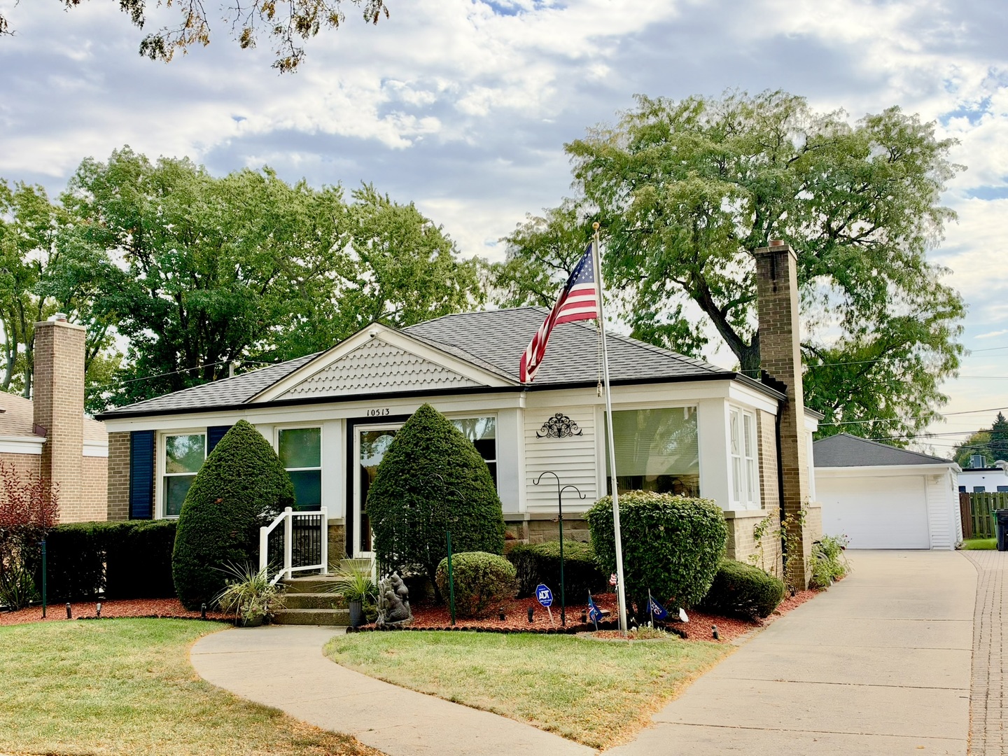 10513 Dorchester Street — photo
