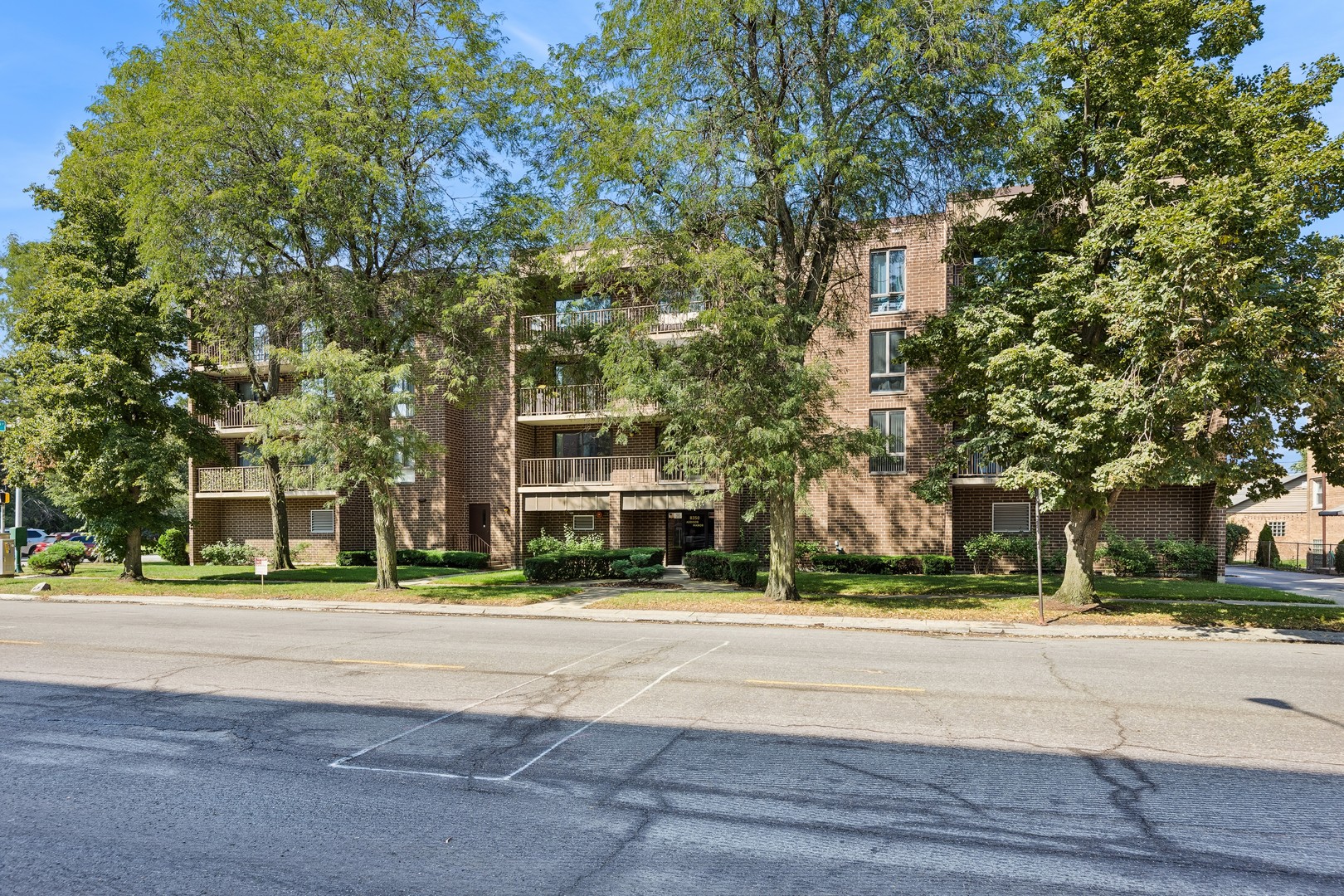 8350 W Addison Street 301 — photo