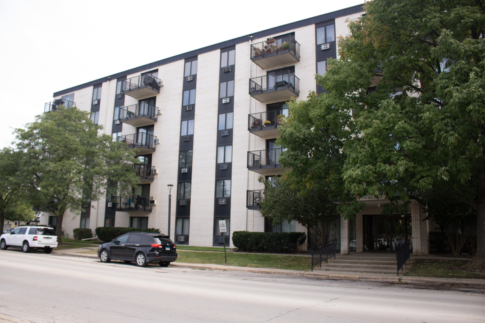 9701 N Dee Road 6M — photo