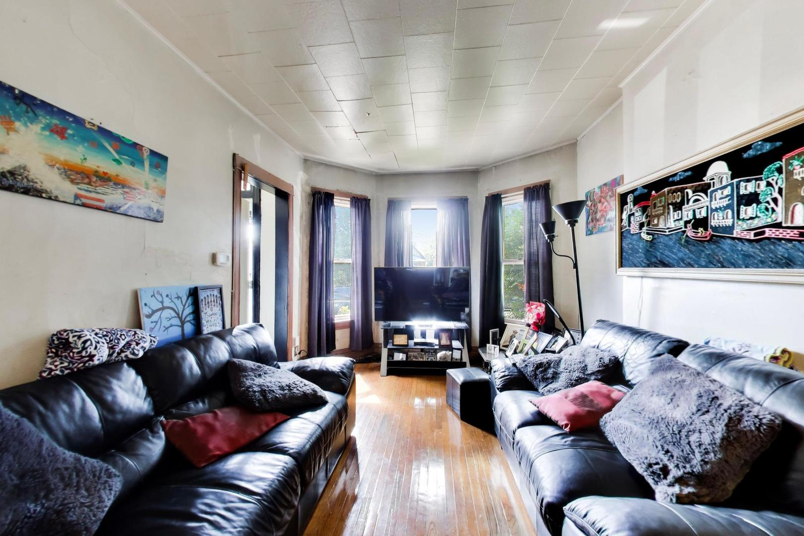 Home in Chicago, IL 60651 — photo 3