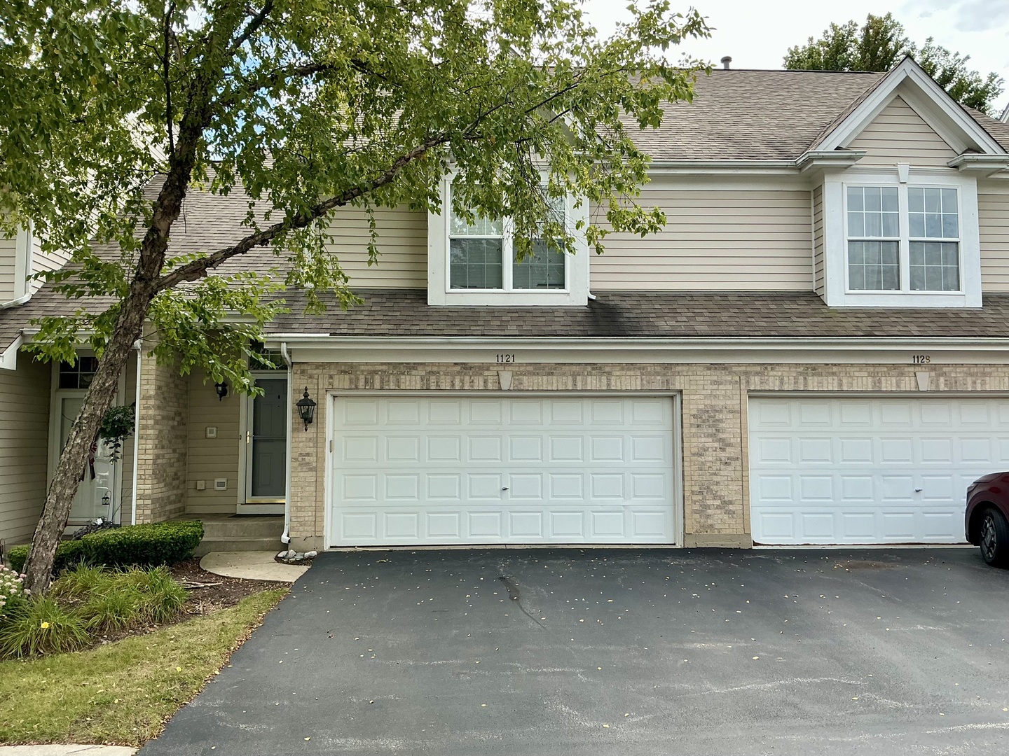 1121 E Danbury Drive — photo