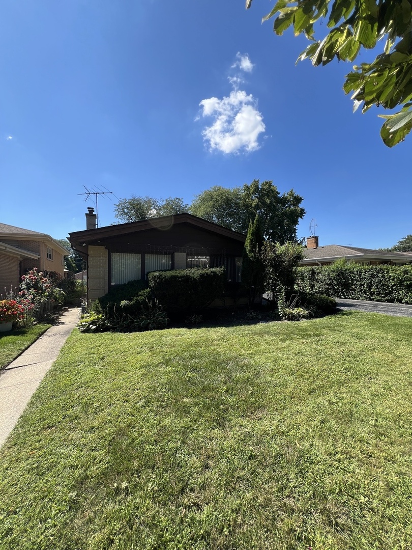 3929 W Chase Avenue — photo