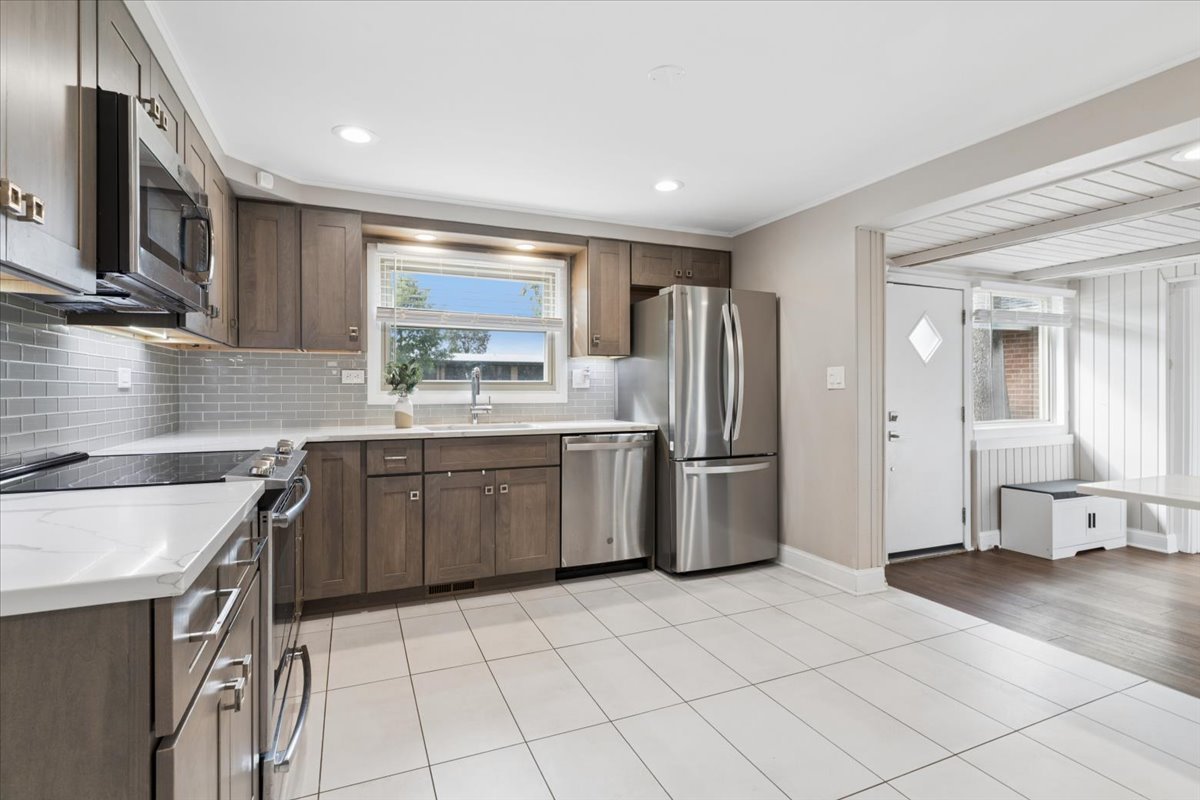 2392 Manor Lane, Park Ridge, IL 60068 — photo 3