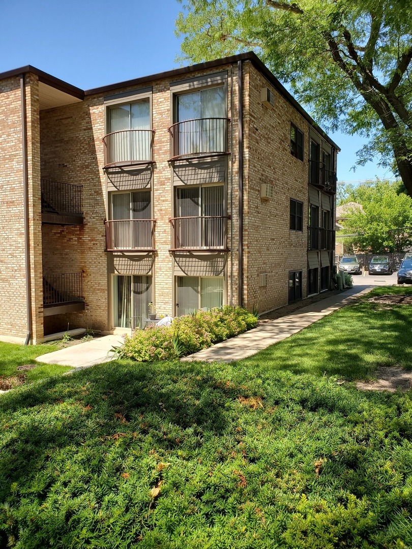1940 Cherry Lane 213 — photo