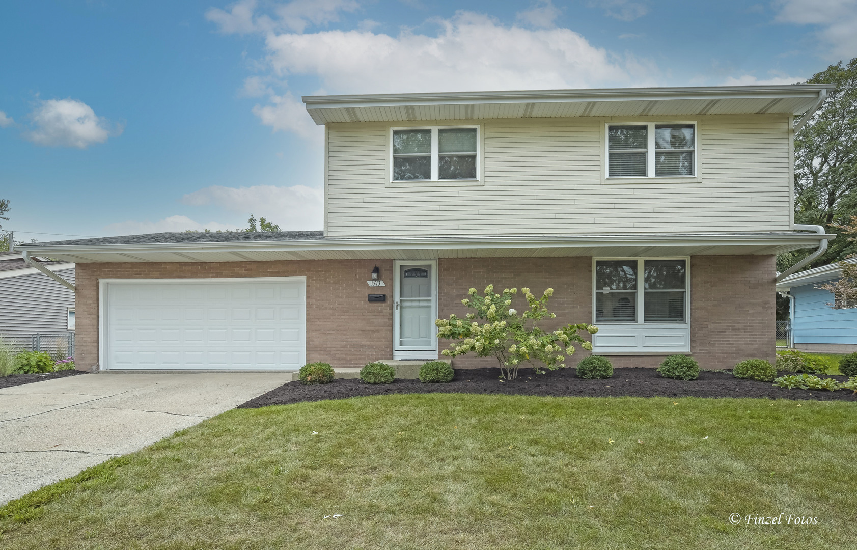 1713 Oak Street — photo