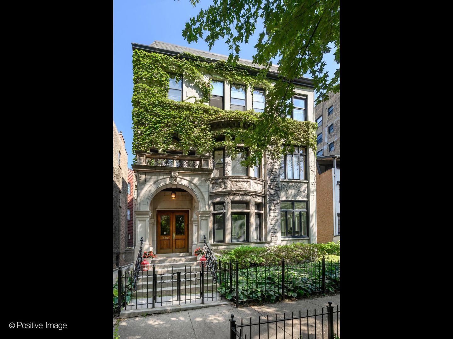 556 W Arlington Place 3 — photo
