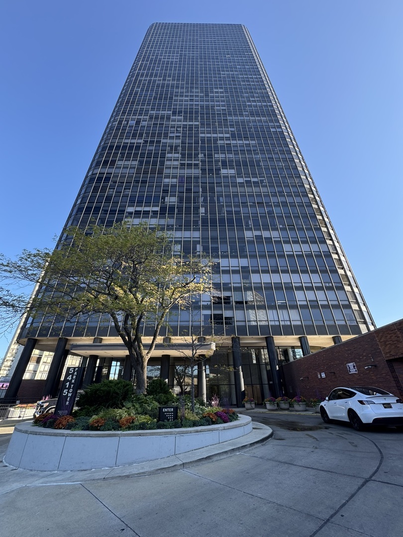 5415 N Sheridan Road 812 — photo