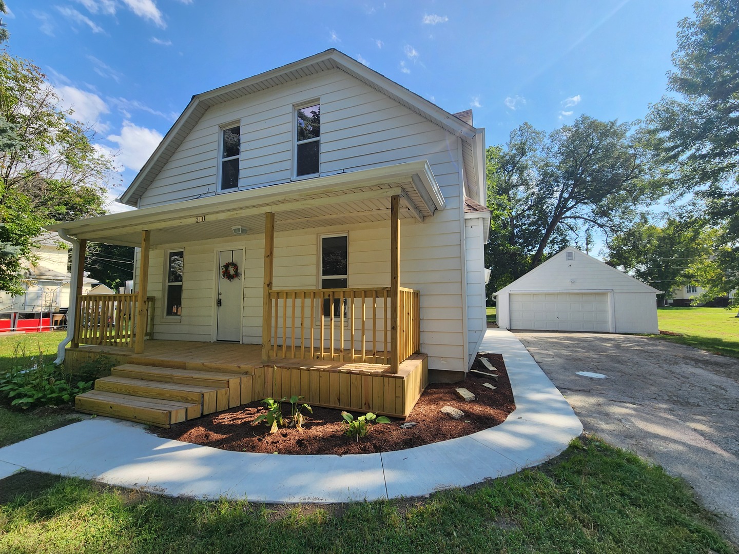 211 N Hickory Street — photo