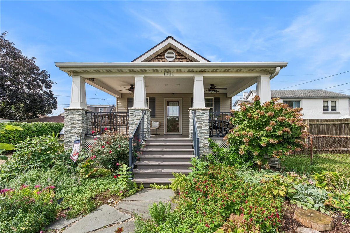 1711 Cora Street — photo