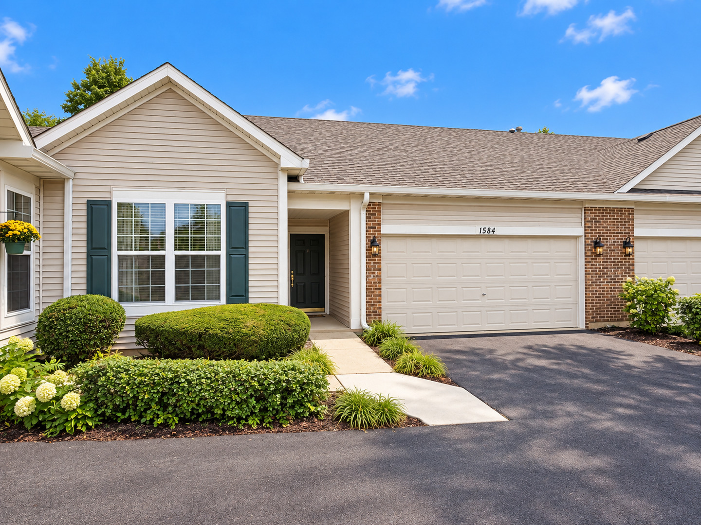 1584 W Ludington Circle — photo