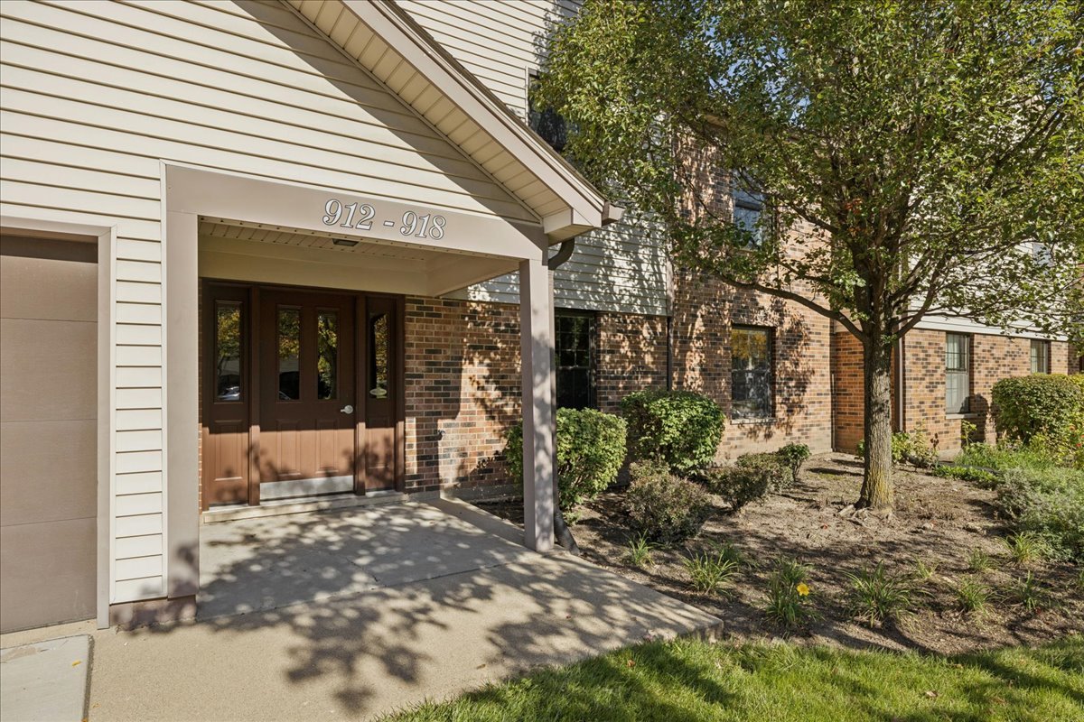 912 Stradford Circle Unit B — photo