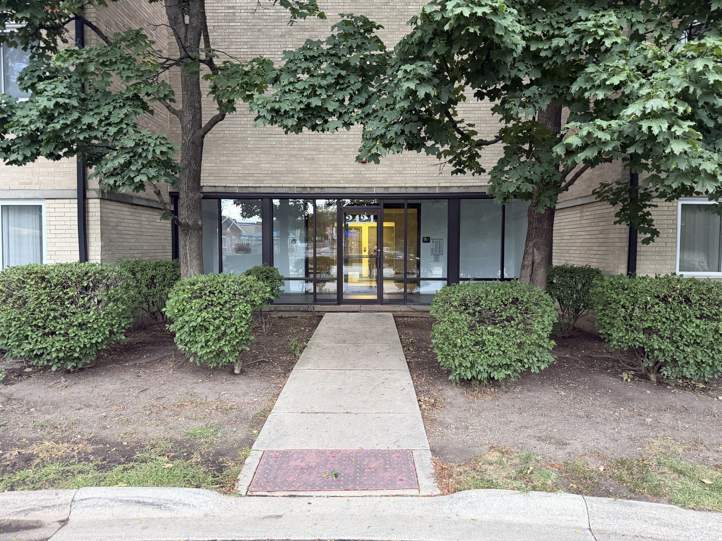 2424 E Oakton Street 4H — photo