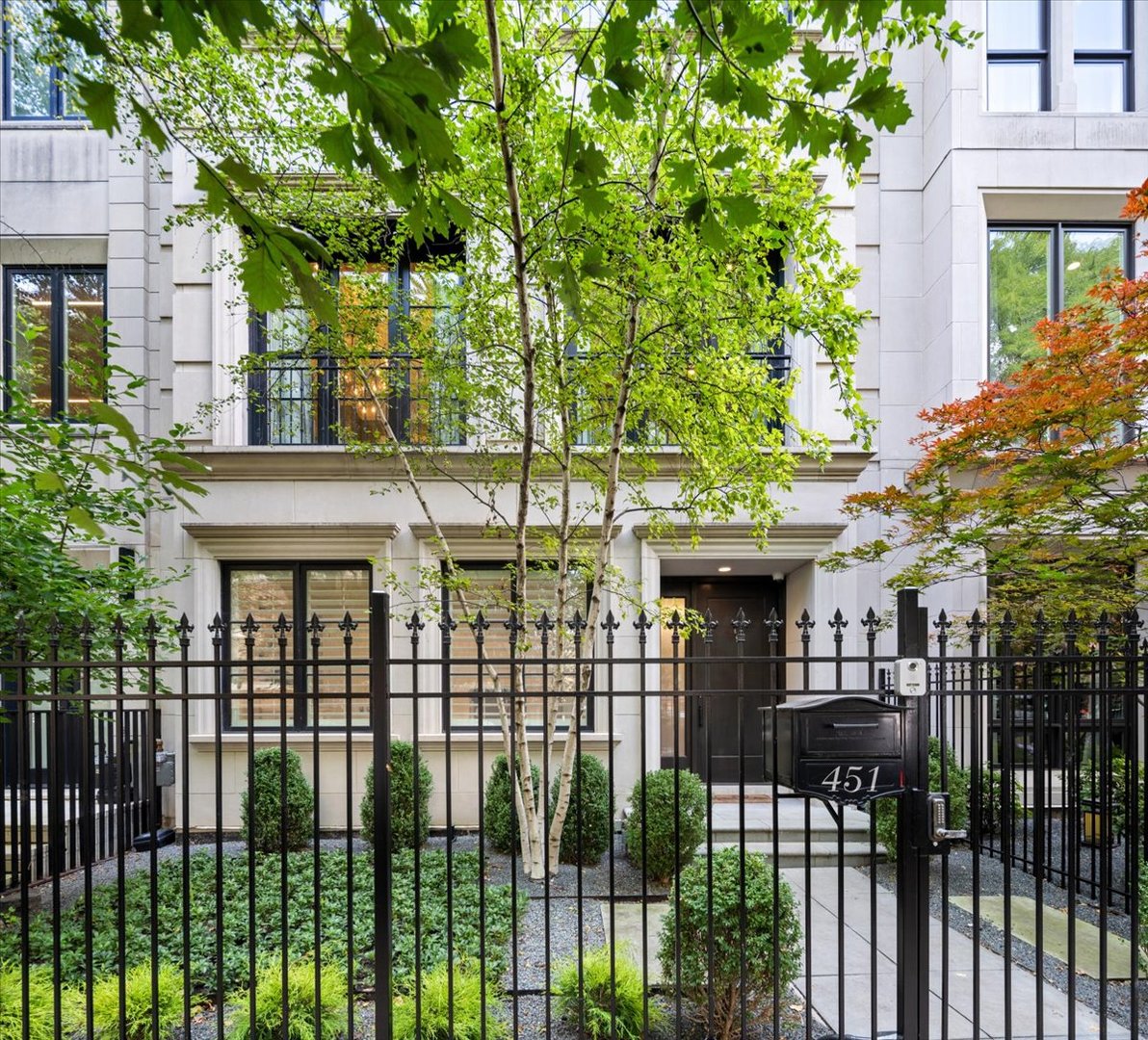 451 W Deming Place — photo