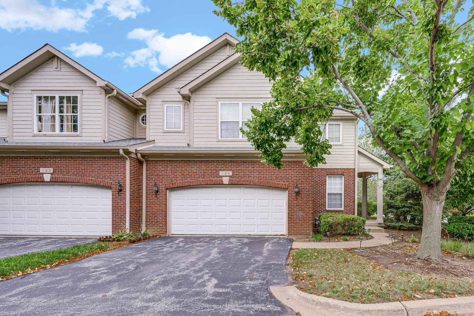 384 W Pointe Drive — photo
