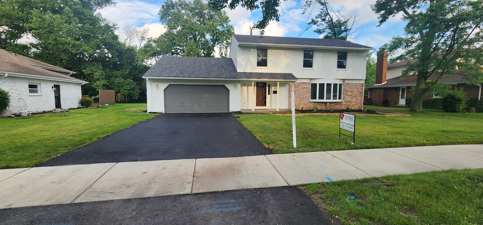 1421 Lawrence Crescent — photo