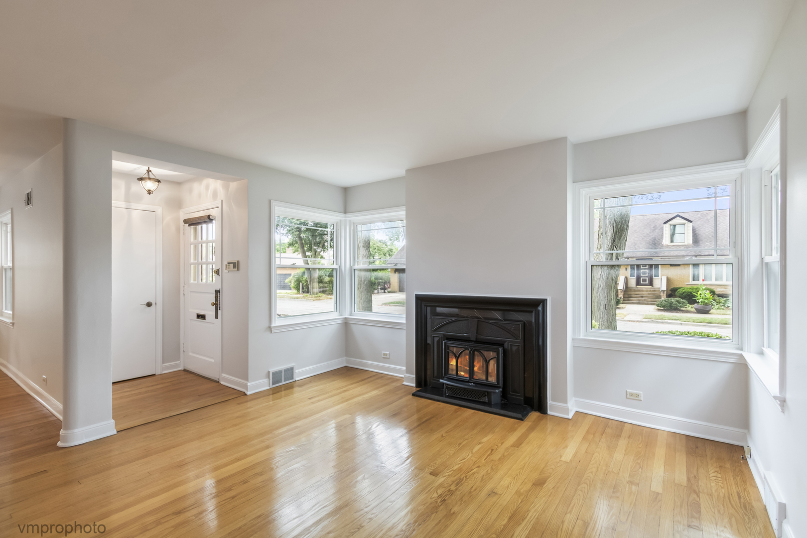 Home in River Forest, IL 60305 — photo 2