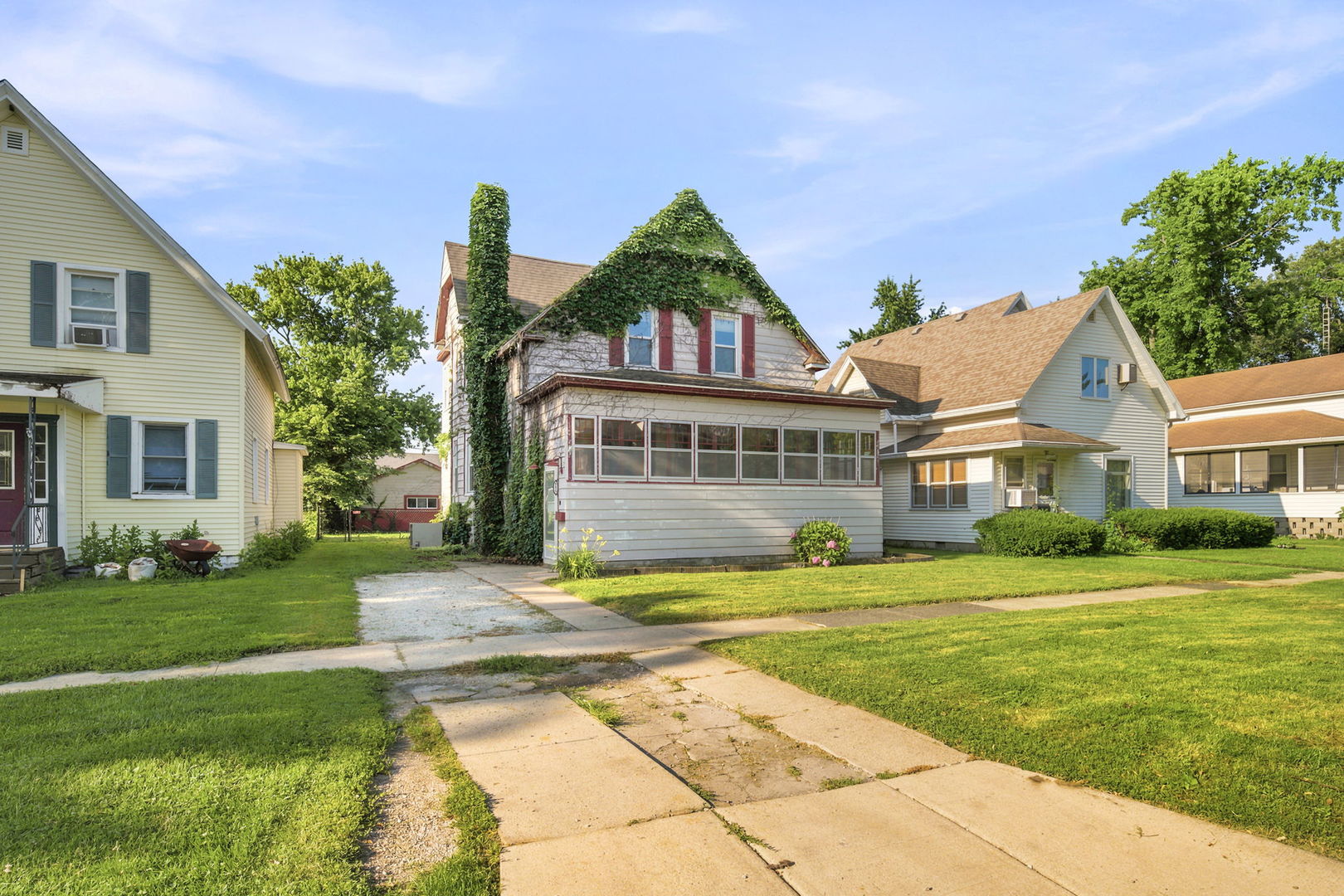 111 W Delaware Street — photo