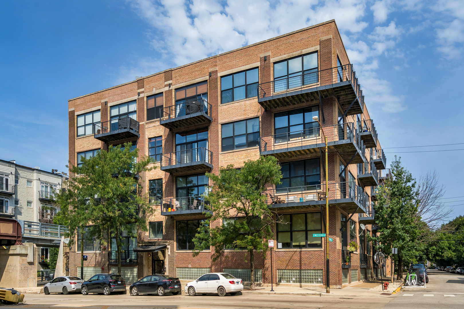 1751 N Western Avenue 303 — photo