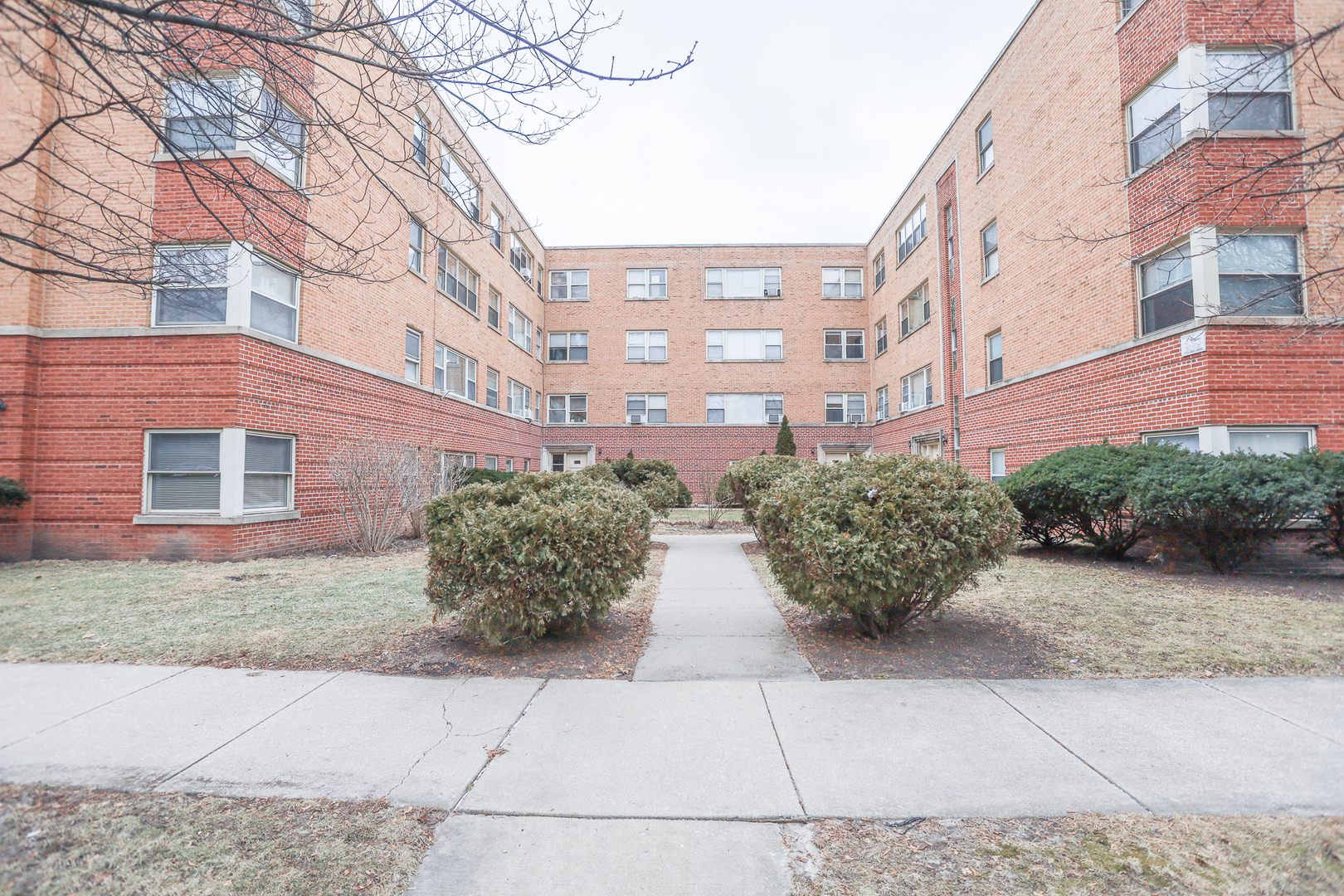 5649 N Christiana Avenue 3E — photo