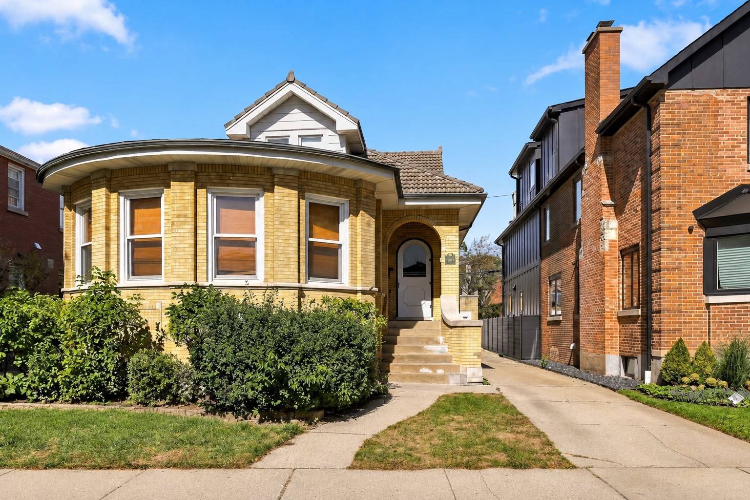 2940 W Greenleaf Avenue — photo