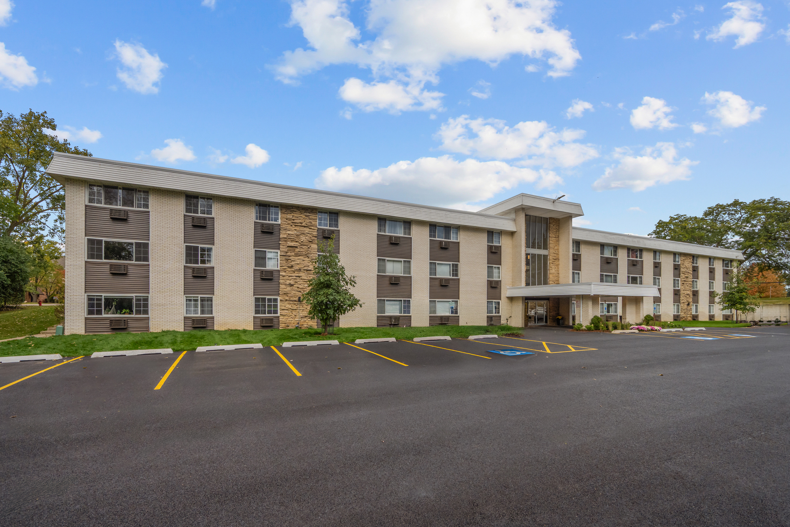 375 W Winchester Road 306 — photo