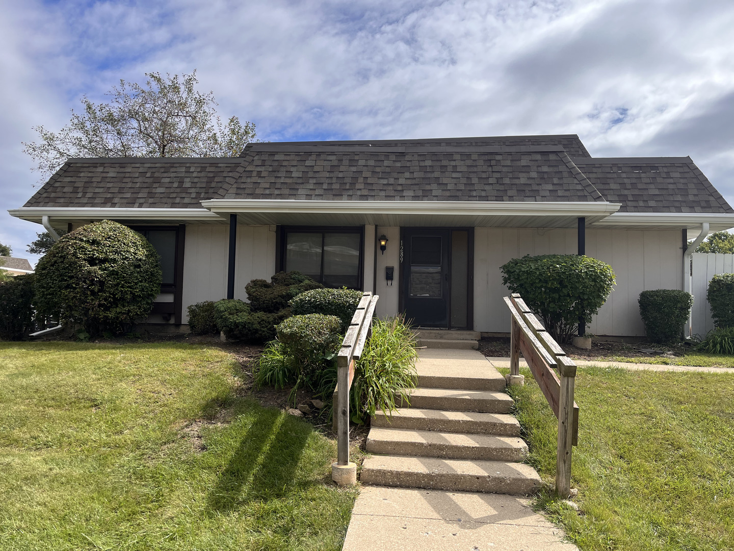 1289 Court E Court 1289 — photo