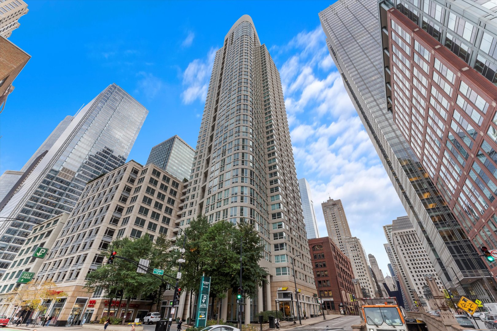 345 N LaSalle Drive 806 — photo