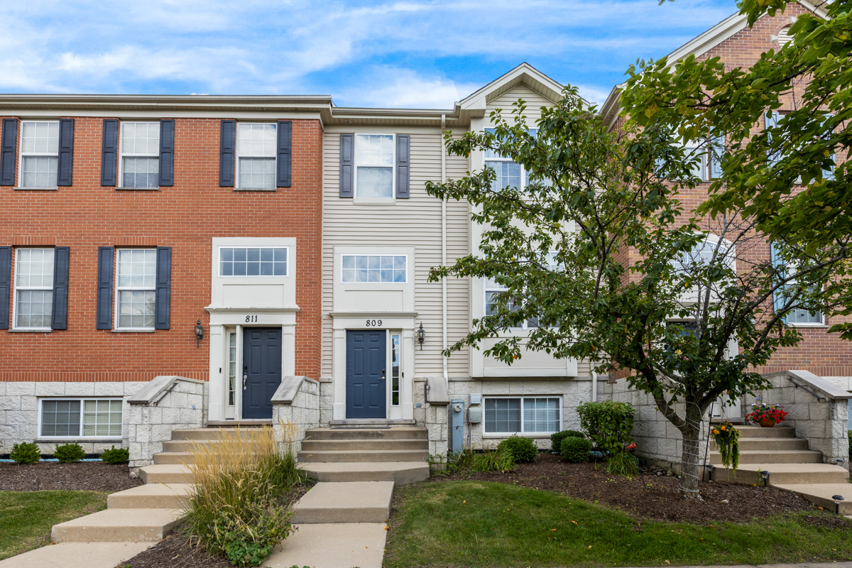 809 Brodhead Drive, Aurora, IL 60504 — photo 2