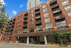 360 W Illinois Street 8a — photo