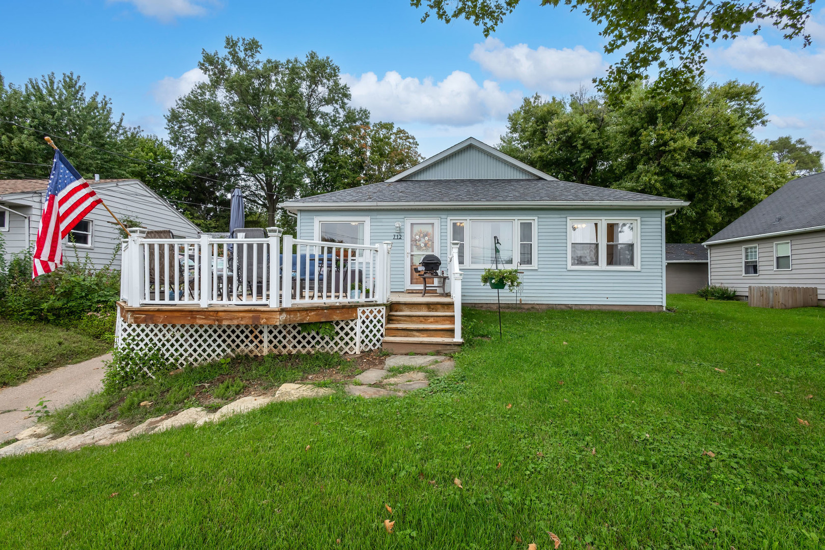 712 S Cody Road — photo