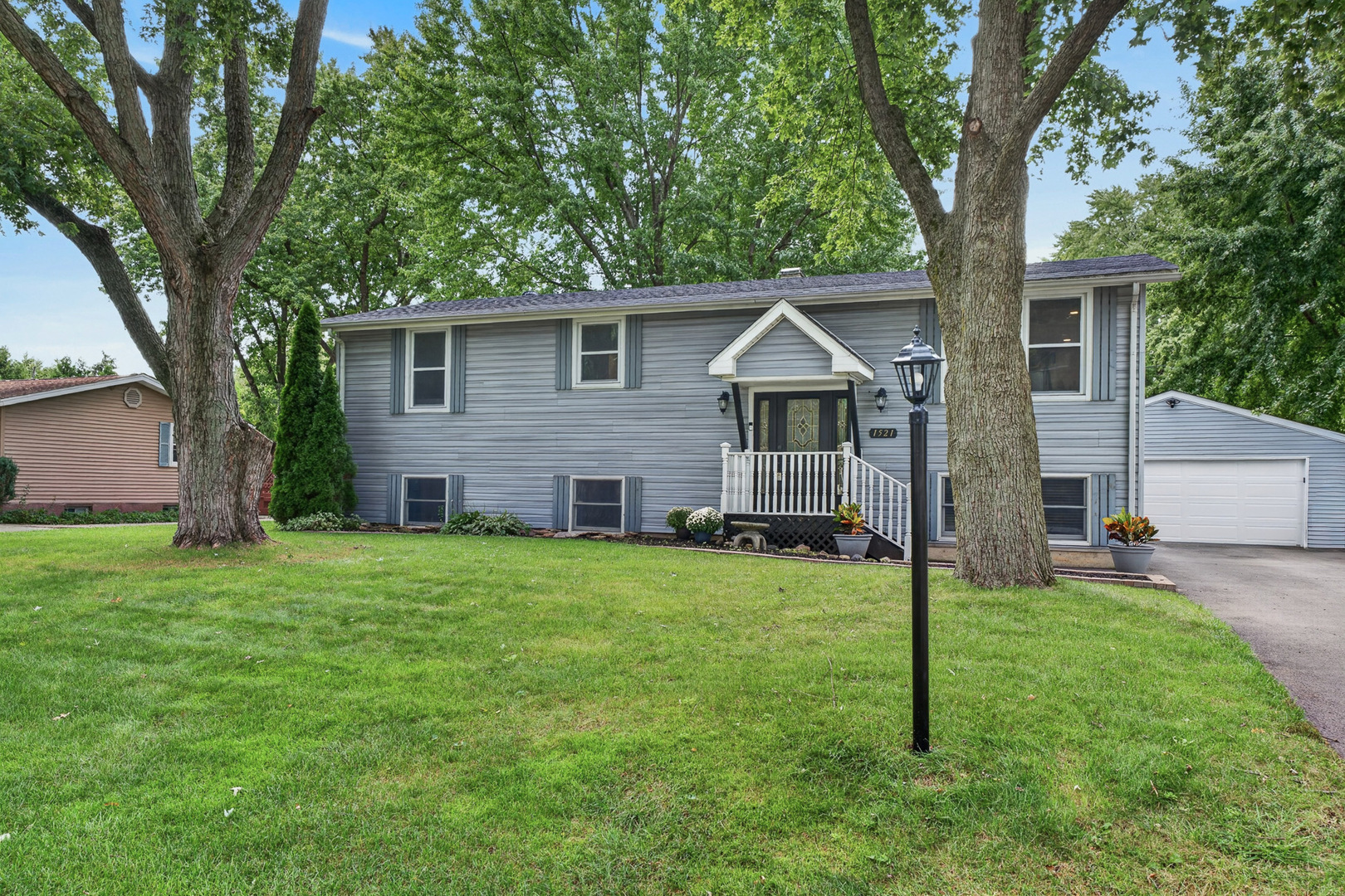 1521 Surrey Road — photo
